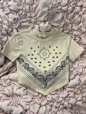 Urban Nation Bandana Print Crop Top Paisley Tee Cream